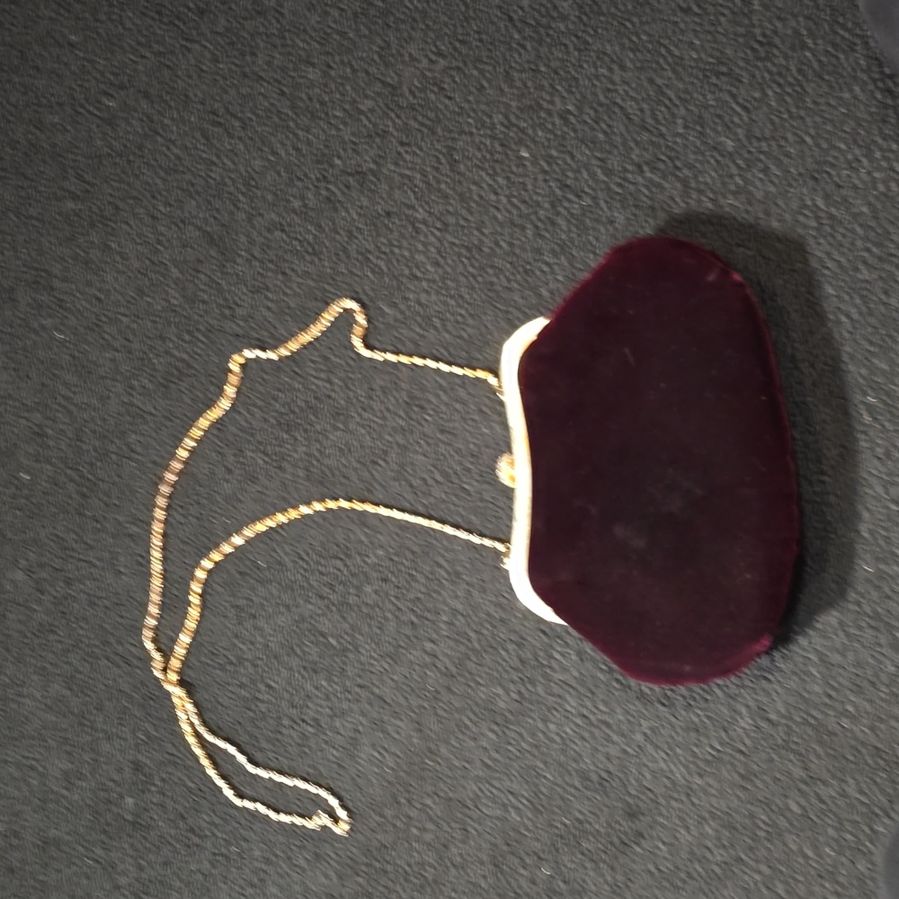Burgundy velvet vintage purse - Picture 2 of 7